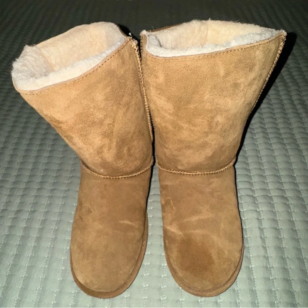 Bear Paw buckle back boots. Only worn twice. Size women’s 9